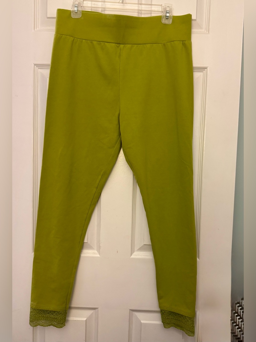 LOGO by Lori Goldstein Lime Green Leggings with Lace Trim Medium